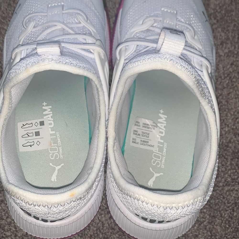BRAND NEW Girls Size 3 Puma Athletic Sneakers - Picture 4 of 6